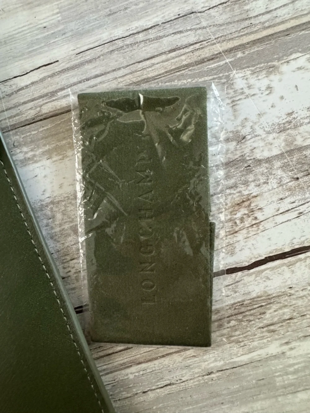 New Unused Longchamp Deep Green Leather Sunglasses/Phone Pouch & Cleaning Cloth